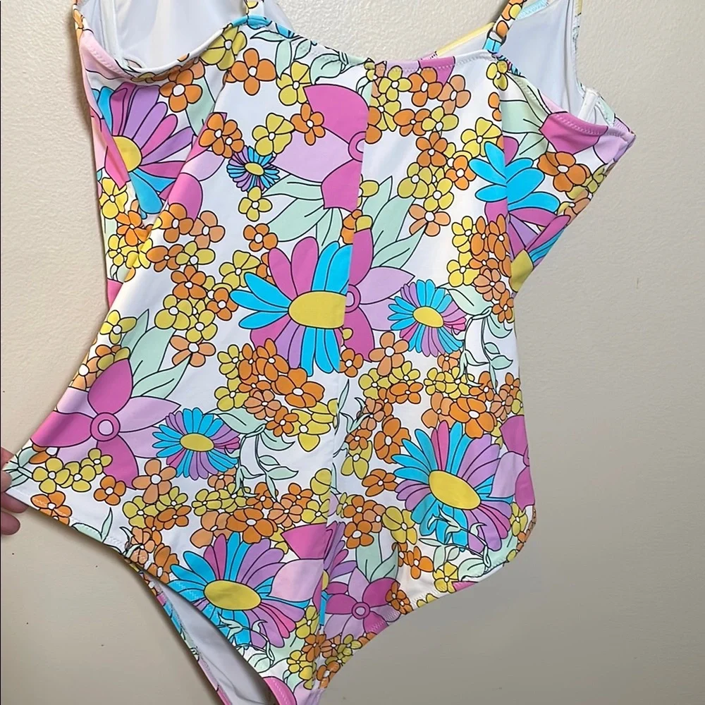 VETCHY Montego Underwire Floral Swimsuit - with Removable Belt - Picture 12 of 14
